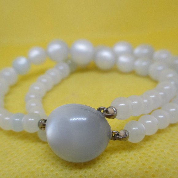 Vintage RICHELIEU MOONGLOW Bracelet Light Blue Moonglow Richelieu Double Strand - Picture 2 of 16